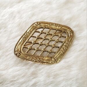 VINTAGE Gold Tone Cross Hatch Frame Brooch Pin